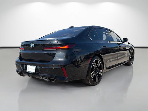 Used 2023 BMW 760i xDrive AWD/4WD image 3