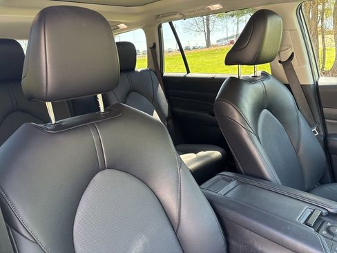 Used 2024 Toyota Grand Highlander XLE image 9