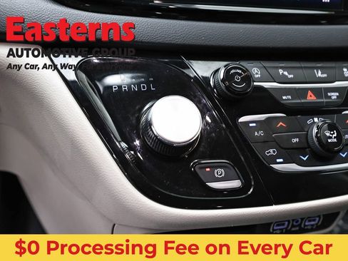 Used 2023 Chrysler Pacifica Touring-L FWD image 13