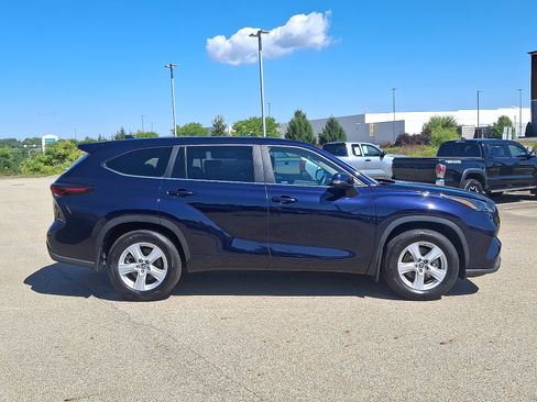 Certified 2024 Toyota Highlander AWD image 7