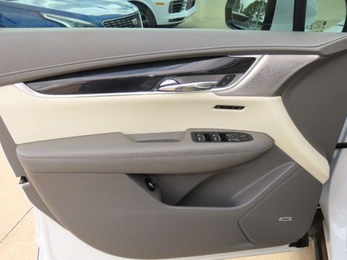 Used 2021 Cadillac XT6 Premium Luxury image 44