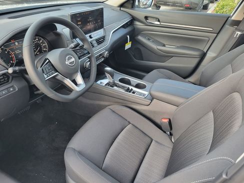 Used 2025 Nissan Altima 2.5 SV w/ SV Premium Package image 13