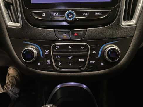 Used 2020 Chevrolet Malibu LT FWD image 34