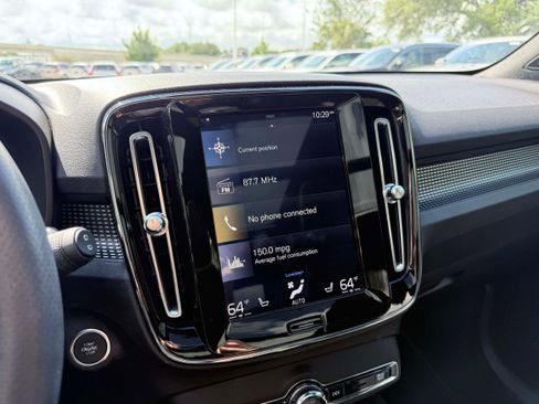Used 2019 Volvo XC40 T4 R-Design FWD image 19