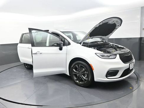 New 2026 Chrysler Pacifica Select AWD/4WD image 27