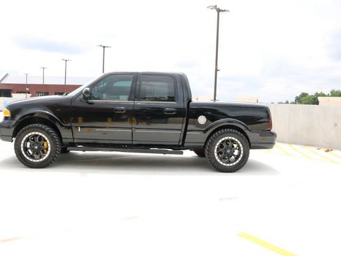 Used 2002 Lincoln Blackwood RWD image 38
