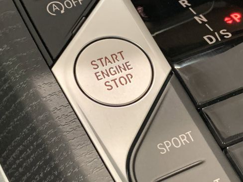 Used 2025 BMW 330i Sedan w/ Convenience Package image 18