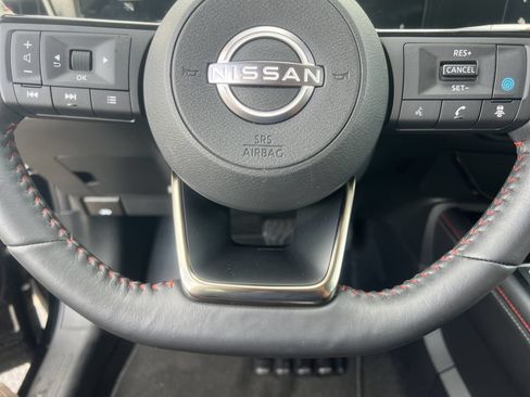 Used 2025 Nissan Kicks SR FWD image 10