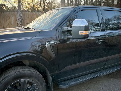 Used 2021 Ford F150 Lariat w/ Equipment Group 502A High AWD/4WD image 3