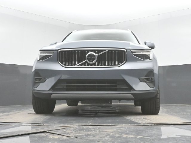 Used 2023 Volvo XC40 B4 Ultimate FWD image 38