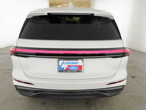 Used 2024 Lincoln Nautilus Premier w/ Jet Appearance Package AWD/4WD image 4