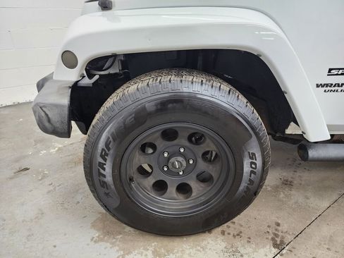 Used 2015 Jeep Wrangler Unlimited Sport w/ Connectivity Group image 32