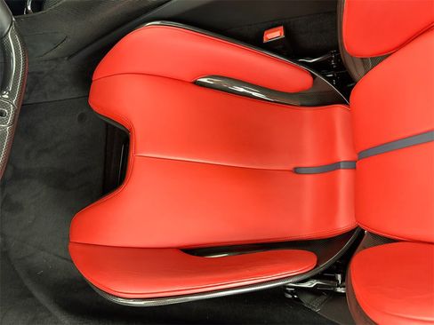 Used 2023 Ferrari SF90 Spider image 20