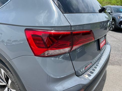 Certified 2023 Volkswagen Taos SE FWD image 14