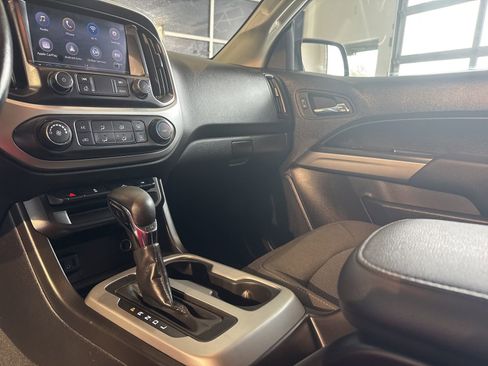 Used 2022 Chevrolet Colorado LT w/ LT Convenience Package image 24