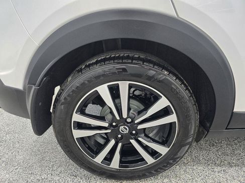 Used 2019 Nissan Kicks SV FWD image 32