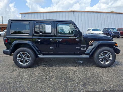 Used 2023 Jeep Wrangler Unlimited Sahara w/ Cold Weather Group AWD/4WD image 26