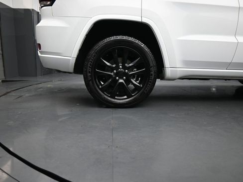 Used 2021 Jeep Grand Cherokee Laredo X image 10