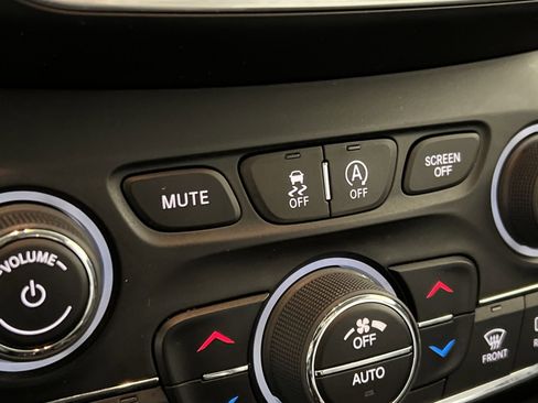 Used 2023 Jeep Cherokee Altitude Lux image 33