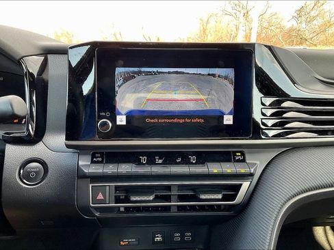 Used 2025 Toyota Camry SE image 24