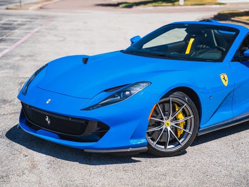 Used 2022 Ferrari 812 GTS RWD image 23