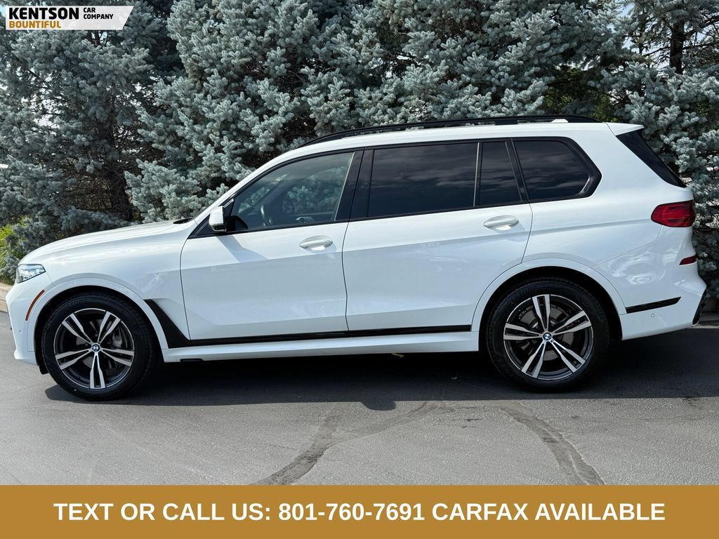 Used 2022 BMW X7 xDrive40i w/ M Sport Package AWD/4WD image 4