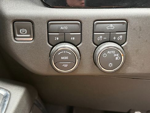 Used 2023 Chevrolet Silverado 1500 LT AWD/4WD image 29