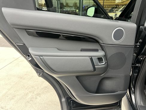 Certified 2025 Land Rover Discovery S AWD/4WD image 31