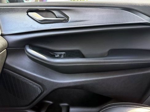 Used 2024 Jeep Grand Cherokee Altitude AWD/4WD image 23