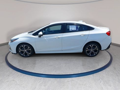 Used 2019 Chevrolet Cruze LT w/ Convenience Package FWD image 8