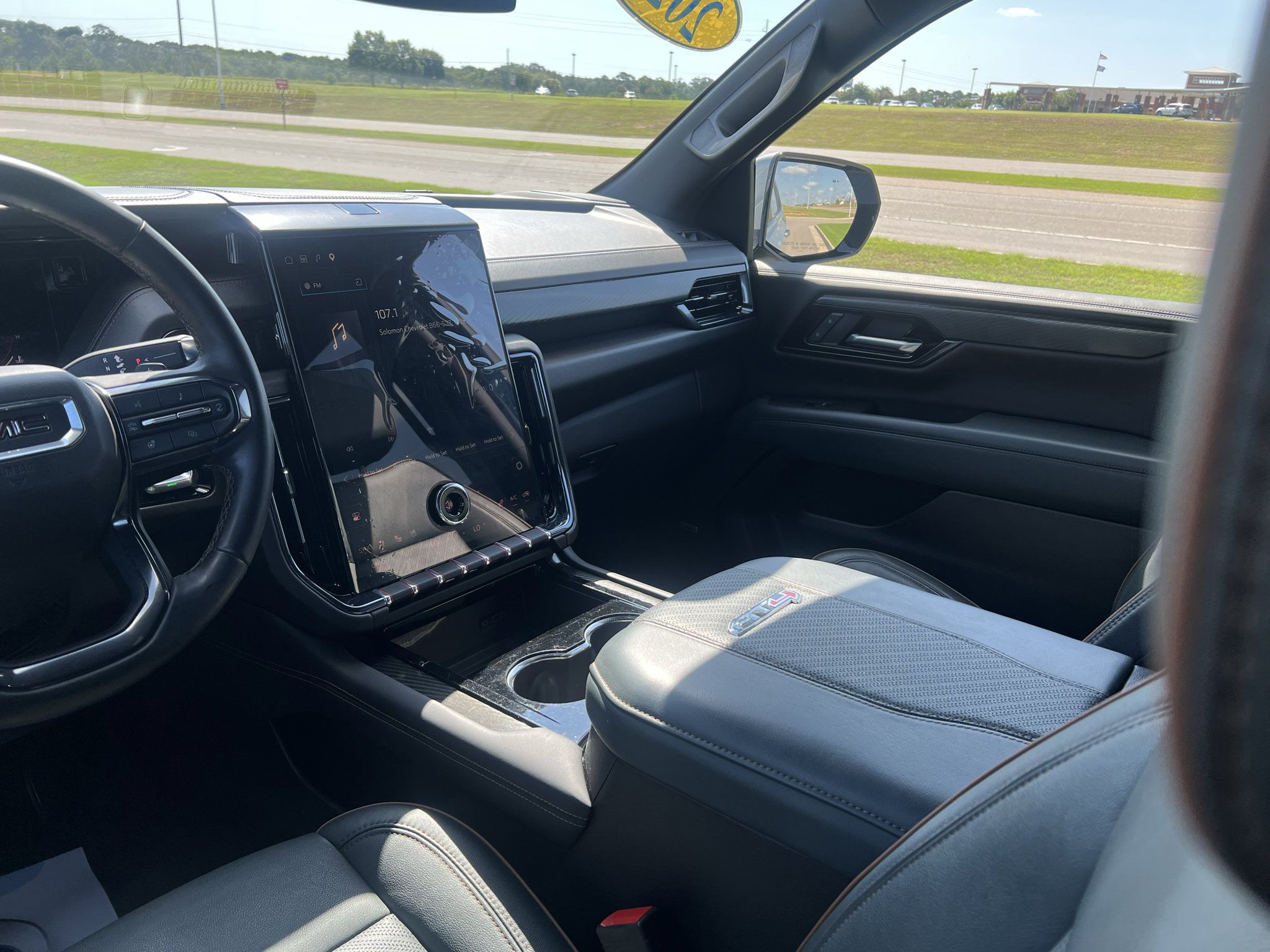 Used 2025 GMC Yukon AT4 w/ LPO, Get Active Package AWD/4WD image 23