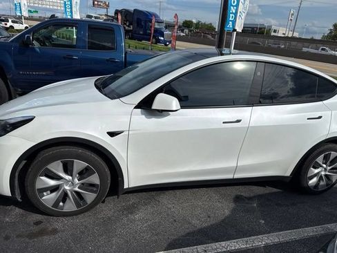 Used 2023 Tesla Model Y Long Range AWD/4WD image 24