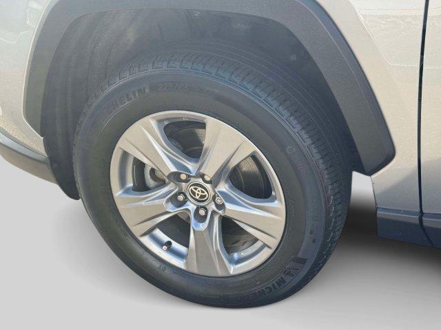 Used 2022 Toyota RAV4 XLE AWD/4WD image 10