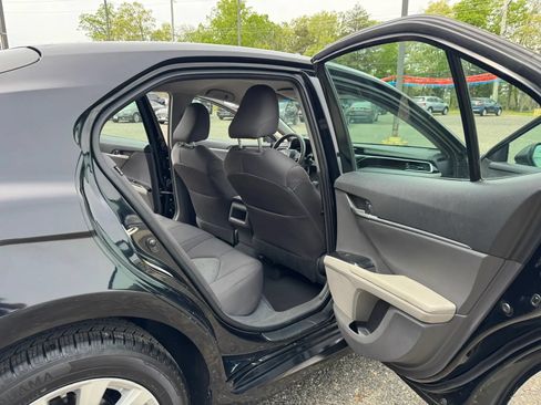 Used 2018 Toyota Camry LE FWD image 14
