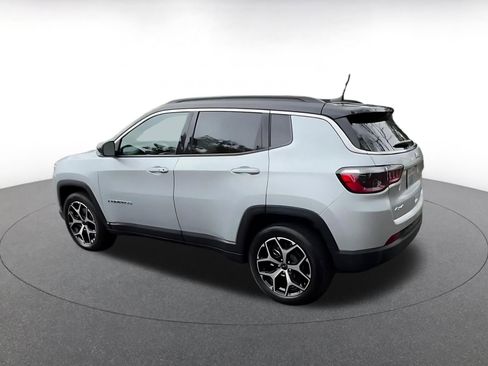 Used 2025 Jeep Compass Limited image 10