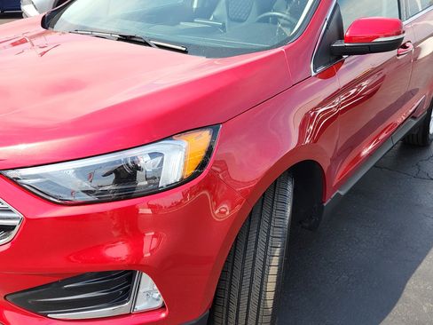 Used 2024 Ford Edge Titanium image 9