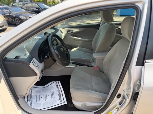 Used 2013 Toyota Corolla LE FWD image 11