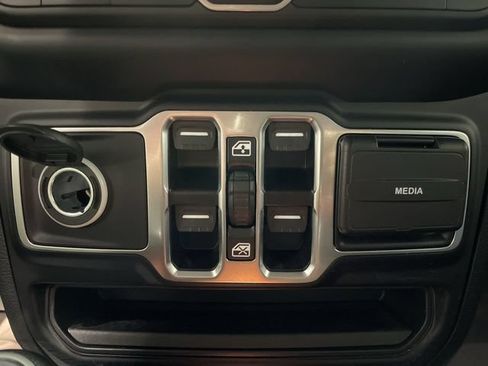 Used 2023 Jeep Gladiator Sport AWD/4WD image 18