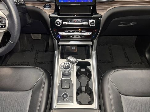 Used 2023 Ford Explorer Limited image 22