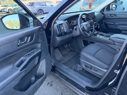 Used 2026 Nissan Pathfinder SV FWD image 13