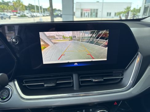 Used 2025 Chevrolet Trax LT FWD image 20