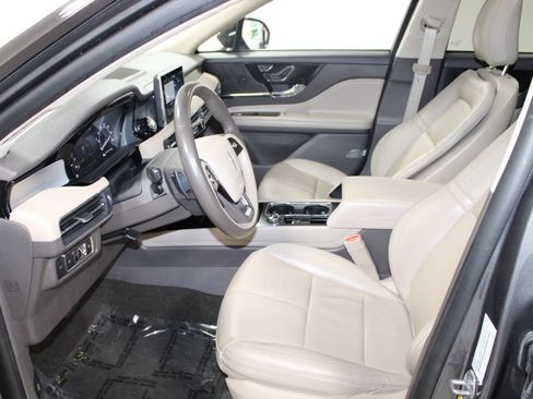 Used 2022 Lincoln Corsair AWD w/ Premium Package image 23