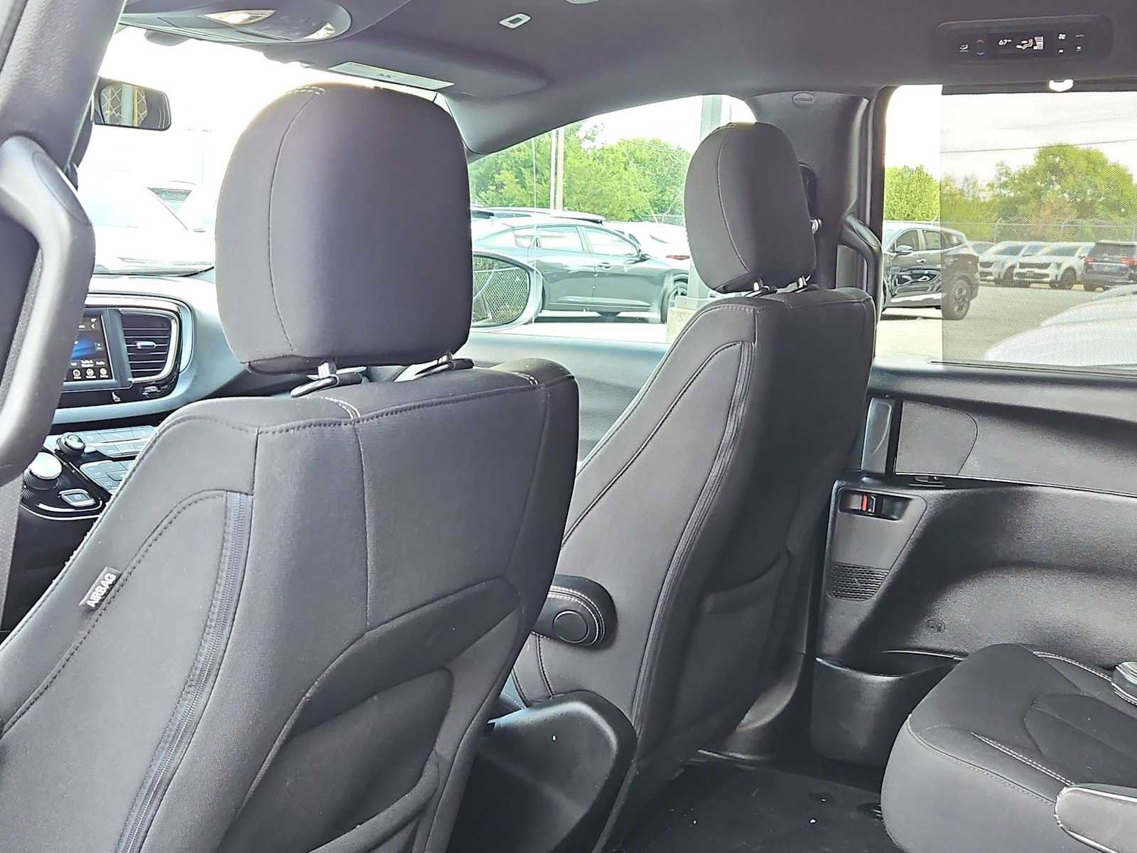 Used 2018 Chrysler Pacifica Touring Plus w/ S Appearance Package FWD image 23