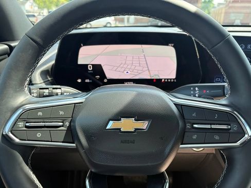Used 2025 Chevrolet Traverse LT FWD image 29