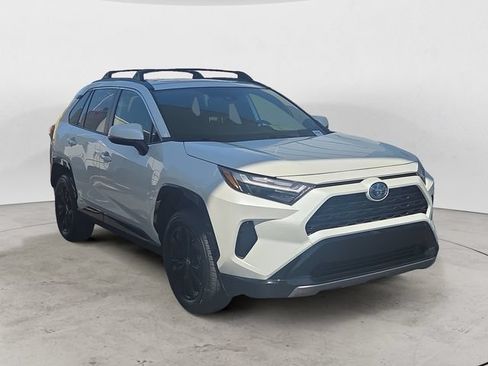Used 2023 Toyota RAV4 SE w/ Convenience Package AWD/4WD image 3