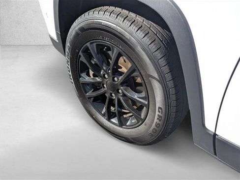 Used 2023 Jeep Cherokee Altitude Lux image 9