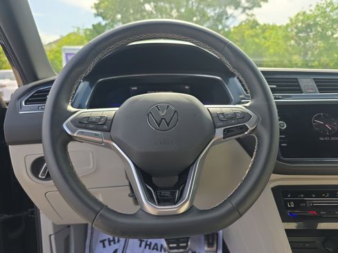 Used 2023 Volkswagen Tiguan SE R-Line FWD image 27