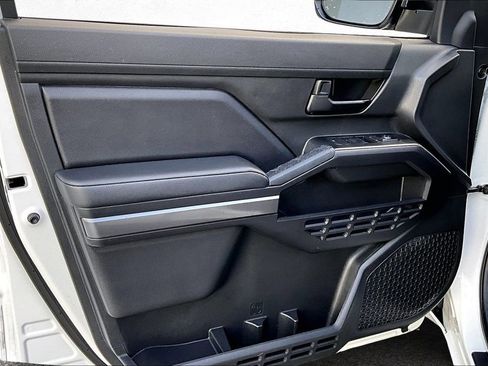 Used 2025 Toyota Tacoma SR5 image 19