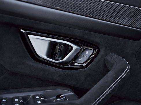 Used 2024 Lamborghini Urus Performante image 38