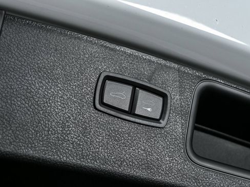 New 2025 Porsche Macan image 31